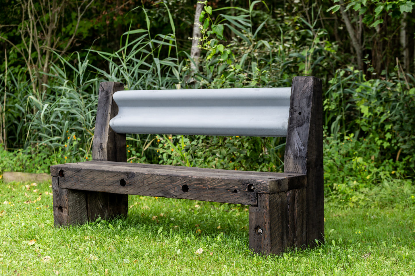 Banc avec dossier en métal